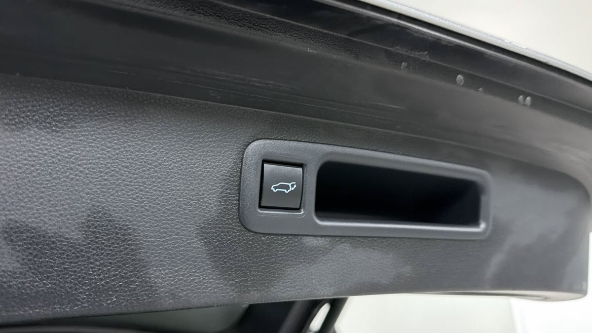 Used 2021 Toyota Highlander LE FWD image 29