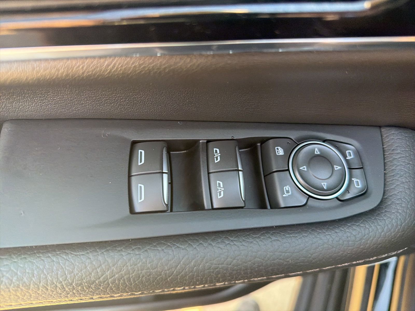 Used 2025 GMC Yukon XL Denali RWD image 17