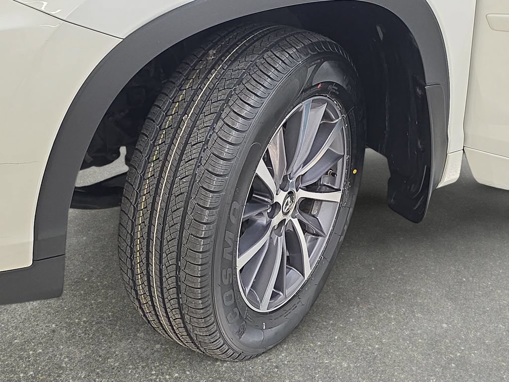 Used 2018 Toyota Highlander XLE w/ Protection Package #3 AWD/4WD image 32