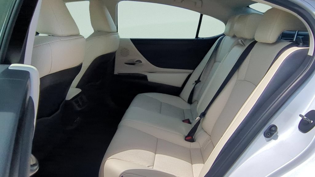 Used 2022 Lexus ES 350 w/ Premium Package FWD image 9