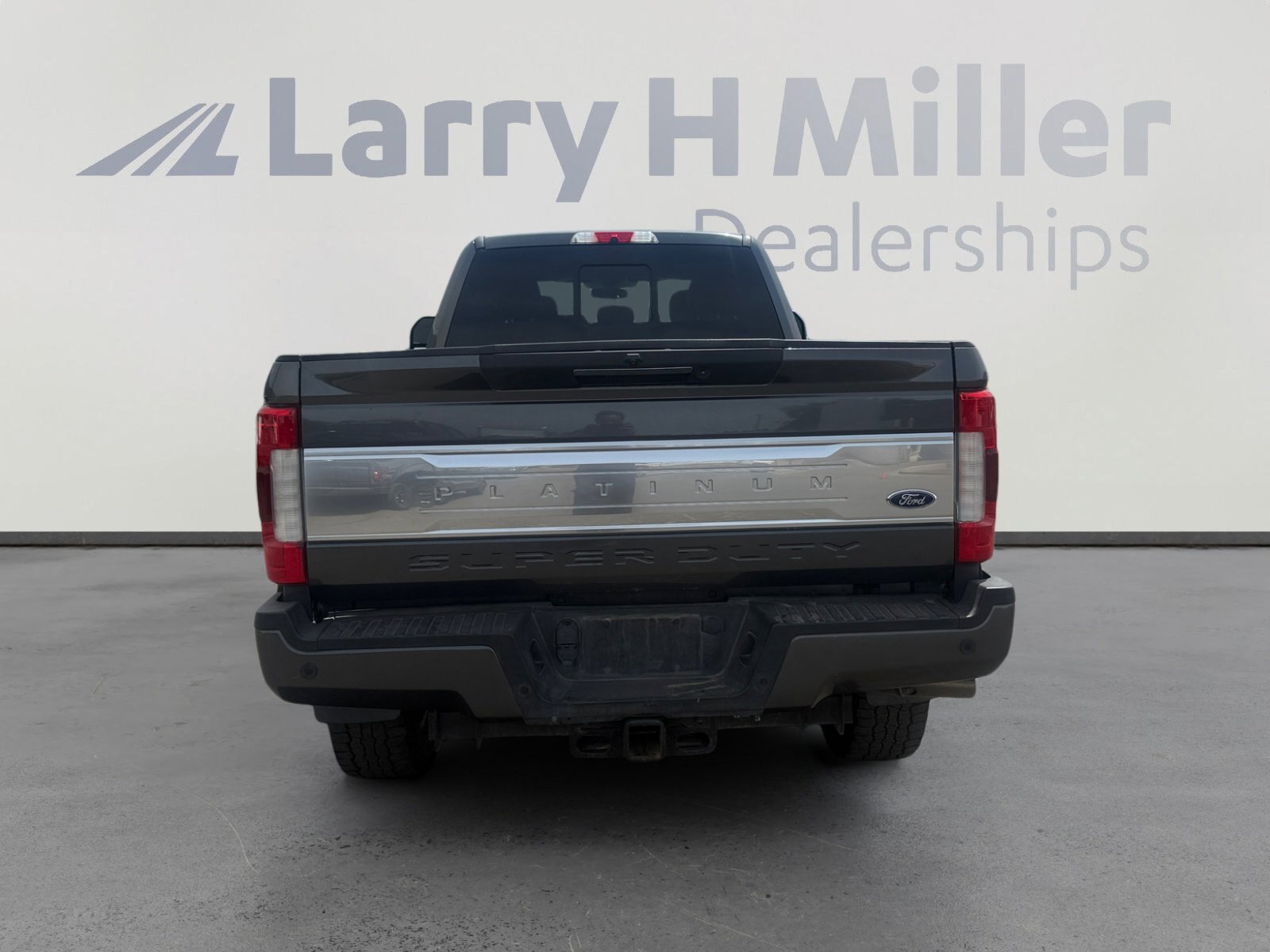 Used 2019 Ford F350 Platinum w/ Platinum Ultimate Package image 4