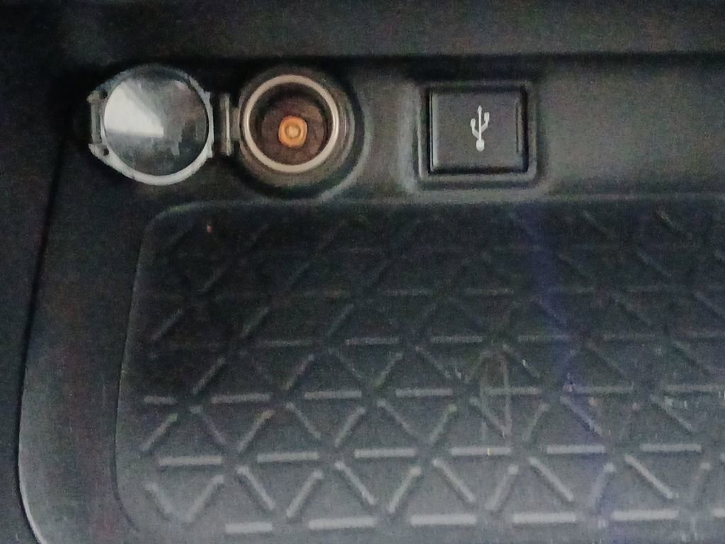 Used 2020 Toyota RAV4 XLE Premium AWD/4WD image 6