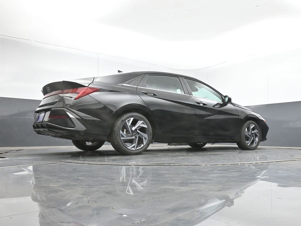 Used 2025 Hyundai Elantra Limited image 41