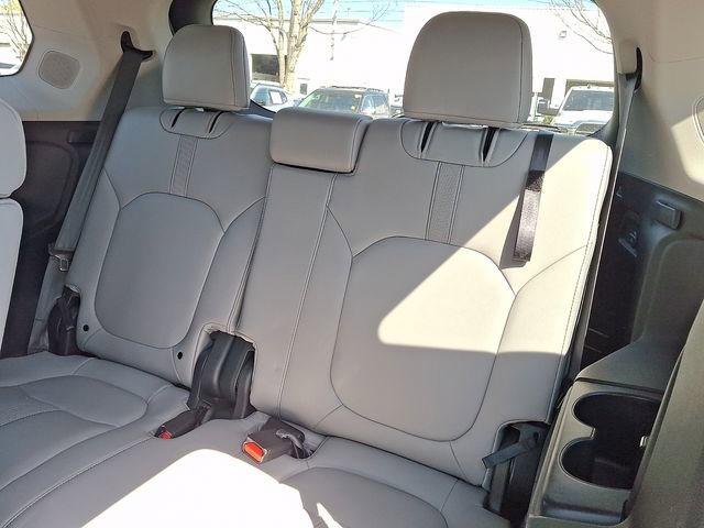 Used 2023 Honda Pilot Touring image 9