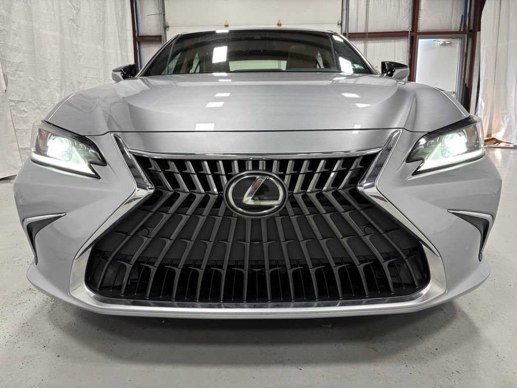 Used 2022 Lexus ES 250 w/ Premium Package AWD/4WD image 2