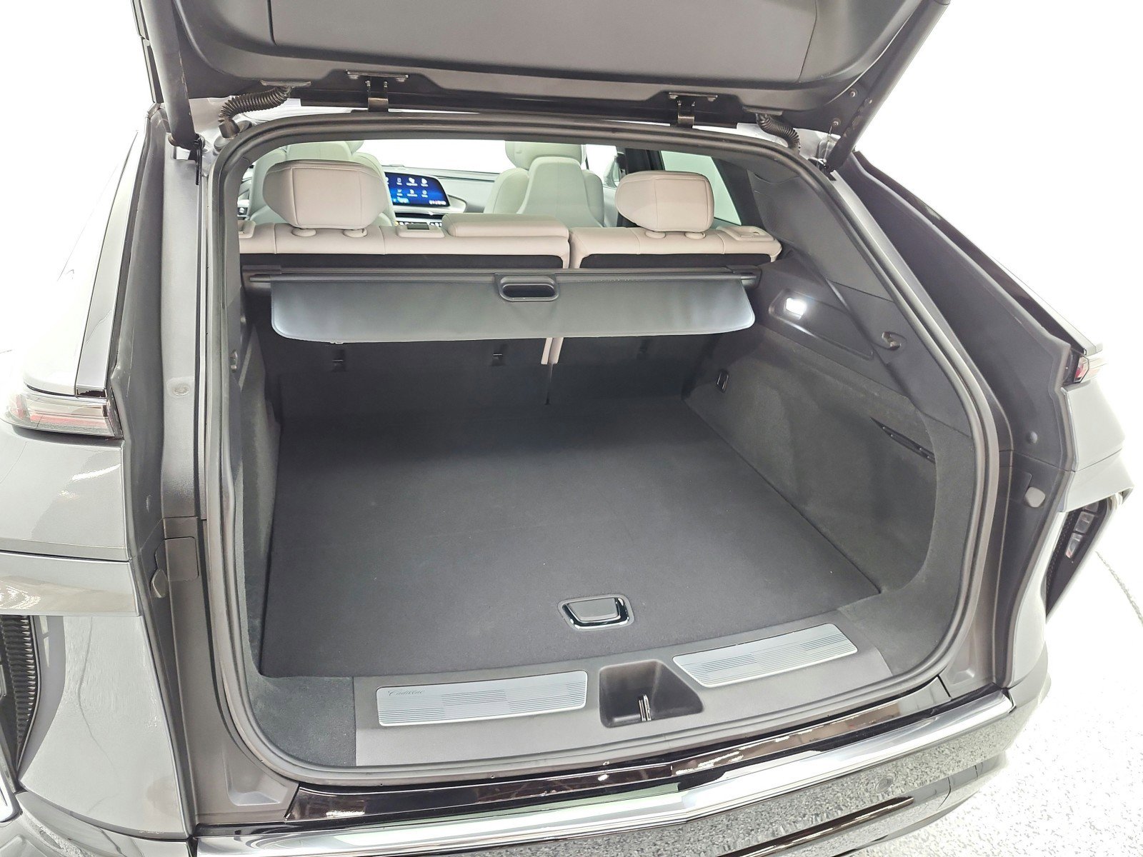 Used 2023 Cadillac Lyriq 2WD image 28