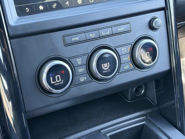 Used 2018 Land Rover Discovery SE image 17