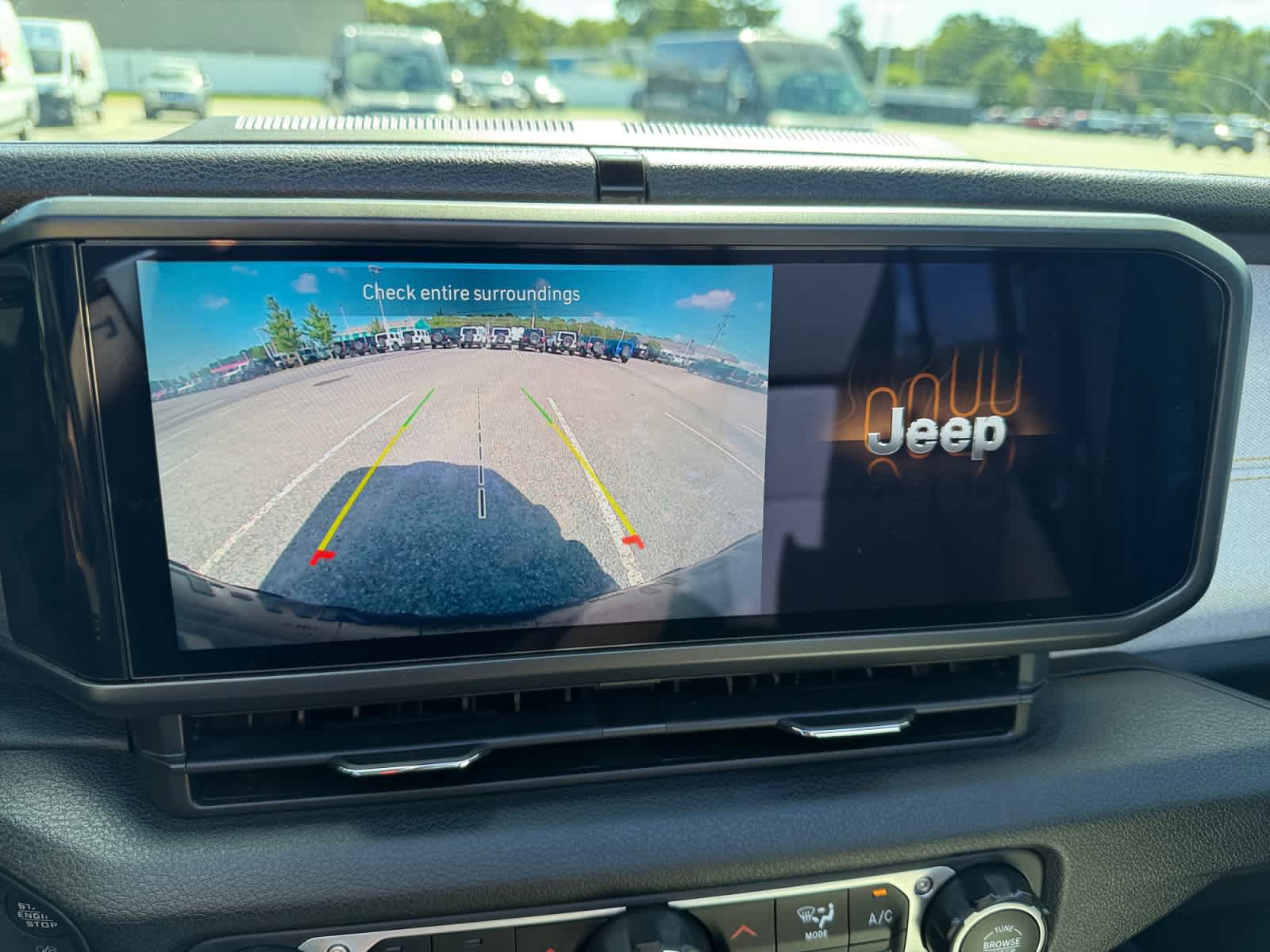 Used 2024 Jeep Wrangler Unlimited AWD/4WD image 19