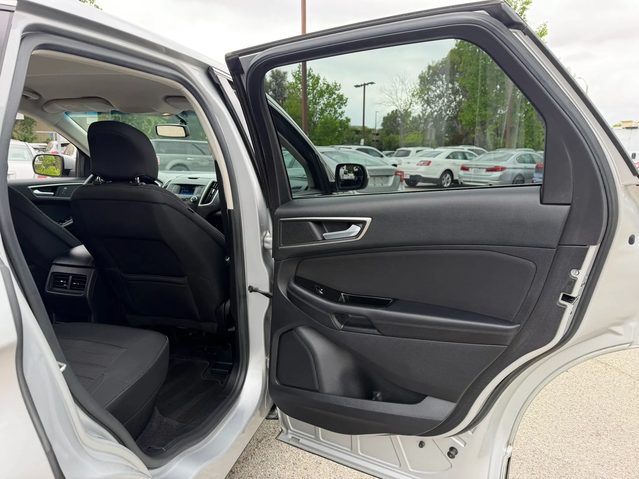 Used 2015 Ford Edge SEL FWD image 19