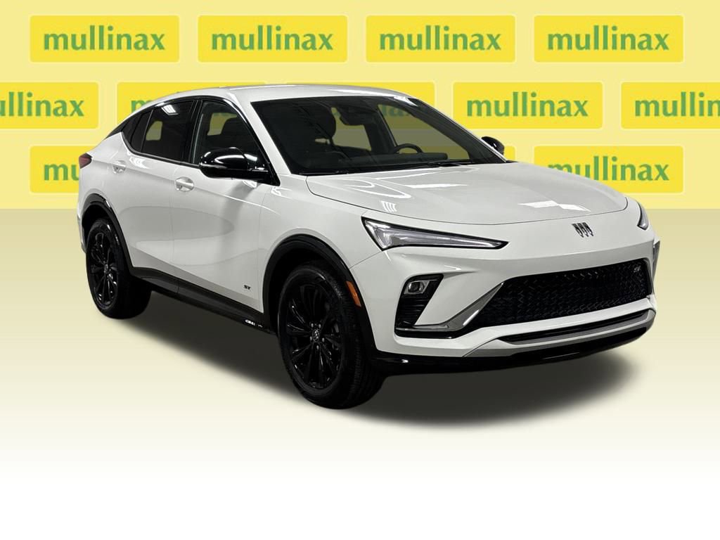 Used 2025 Buick Envista Sport Touring image 2