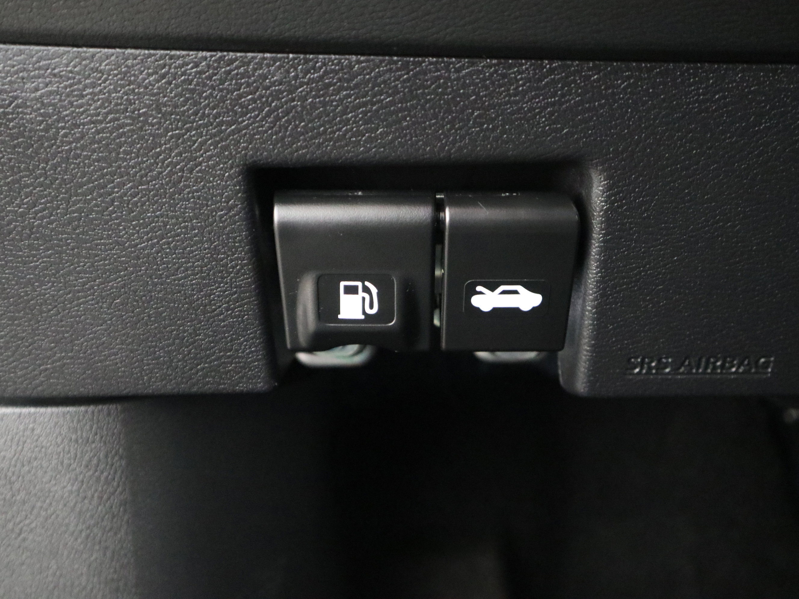 Used 2025 Nissan Versa SV w/ Trunk Package image 29