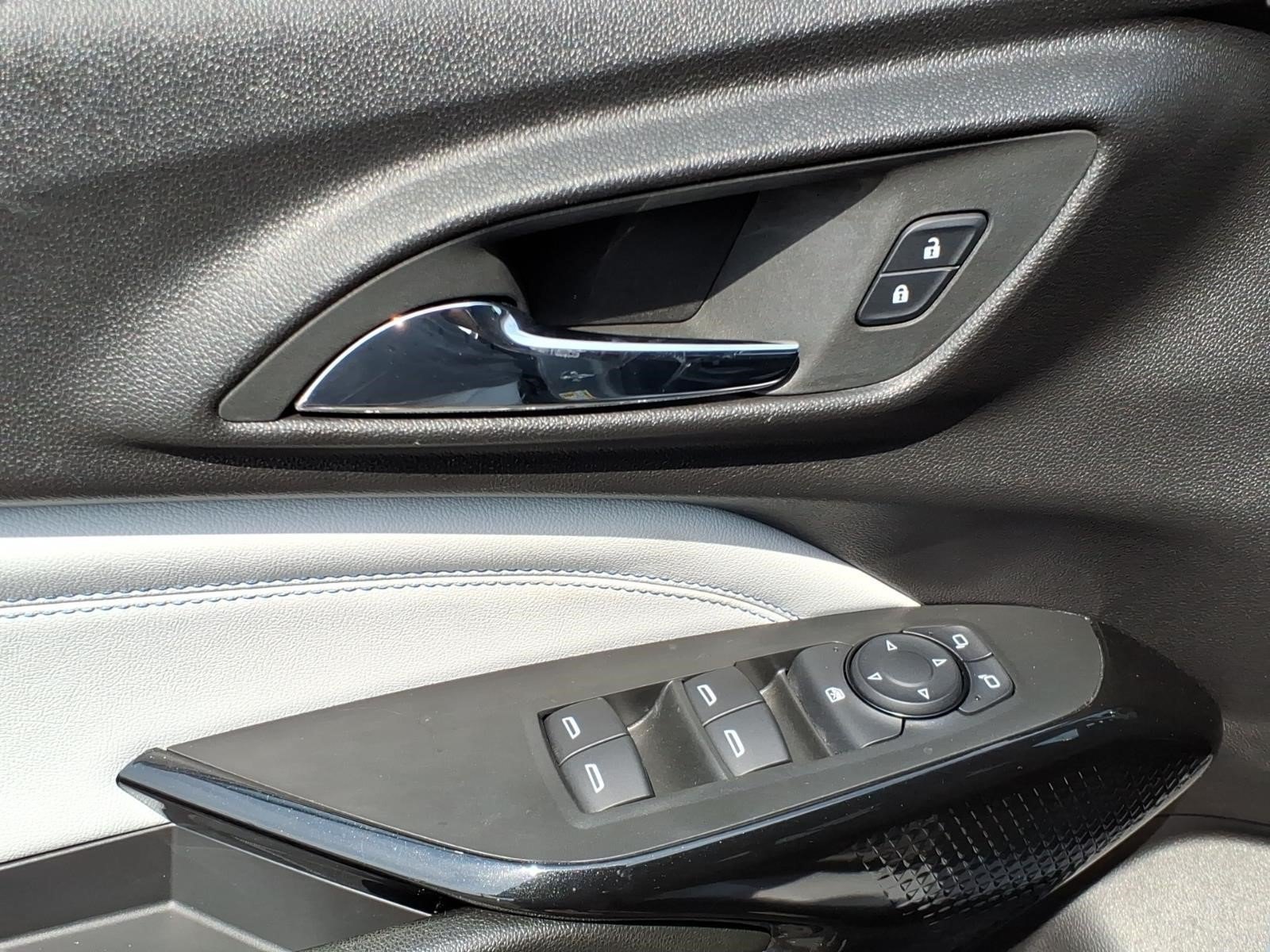 Used 2025 Chevrolet Trax LT FWD image 12