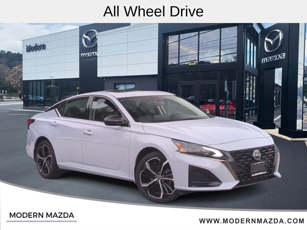 Used 2023 Nissan Altima 2.5 SR w/ SR Premium Package AWD/4WD image 1