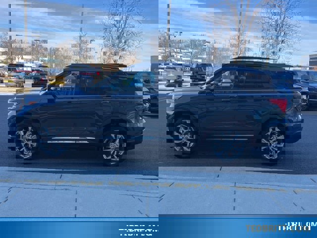 Certified 2024 Ford Explorer XLT w/ Equipment Group 202A image 4