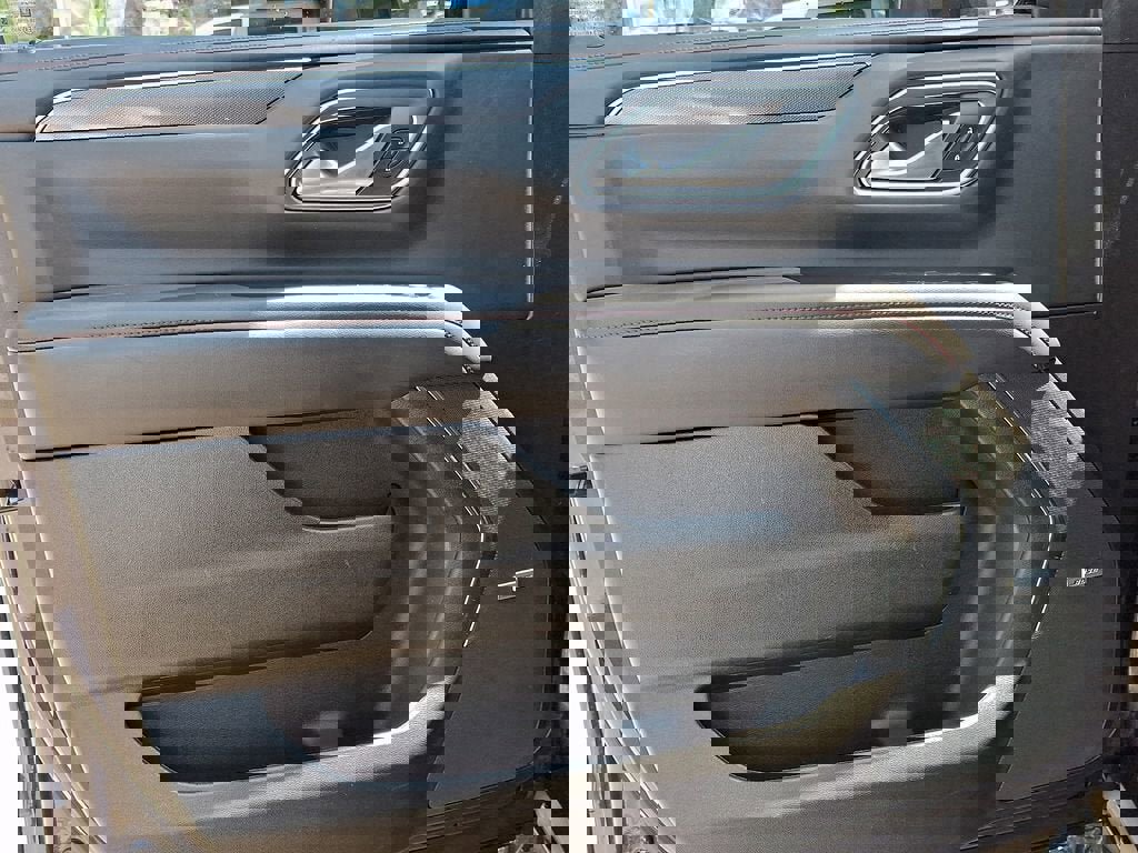 Certified 2022 Chevrolet Suburban RST w/ Luxury Package AWD/4WD image 14