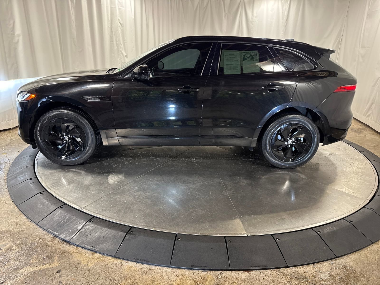 Used 2025 Jaguar F-PACE R-Dynamic S image 3