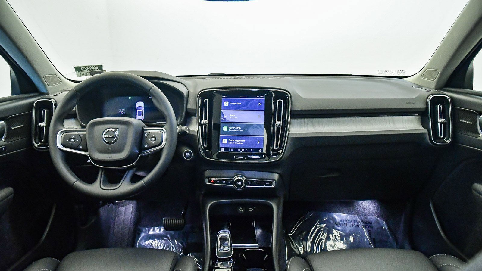 Certified 2025 Volvo XC40 B5 Plus w/ Climate Package image 14