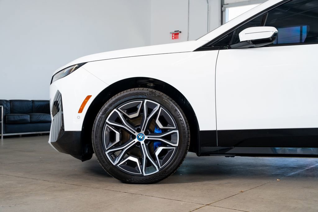 Used 2024 BMW iX xDrive50 w/ Sport Package AWD/4WD image 17