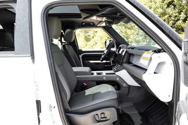 New 2026 Land Rover Defender 110 X-Dynamic SE AWD/4WD image 42