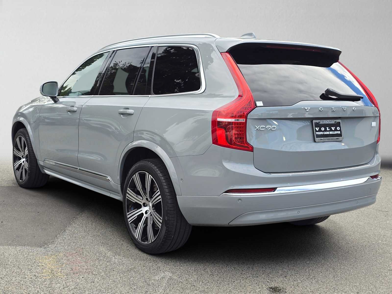Used 2024 Volvo XC90 T8 Plus w/ Protection Package Premier AWD/4WD image 6