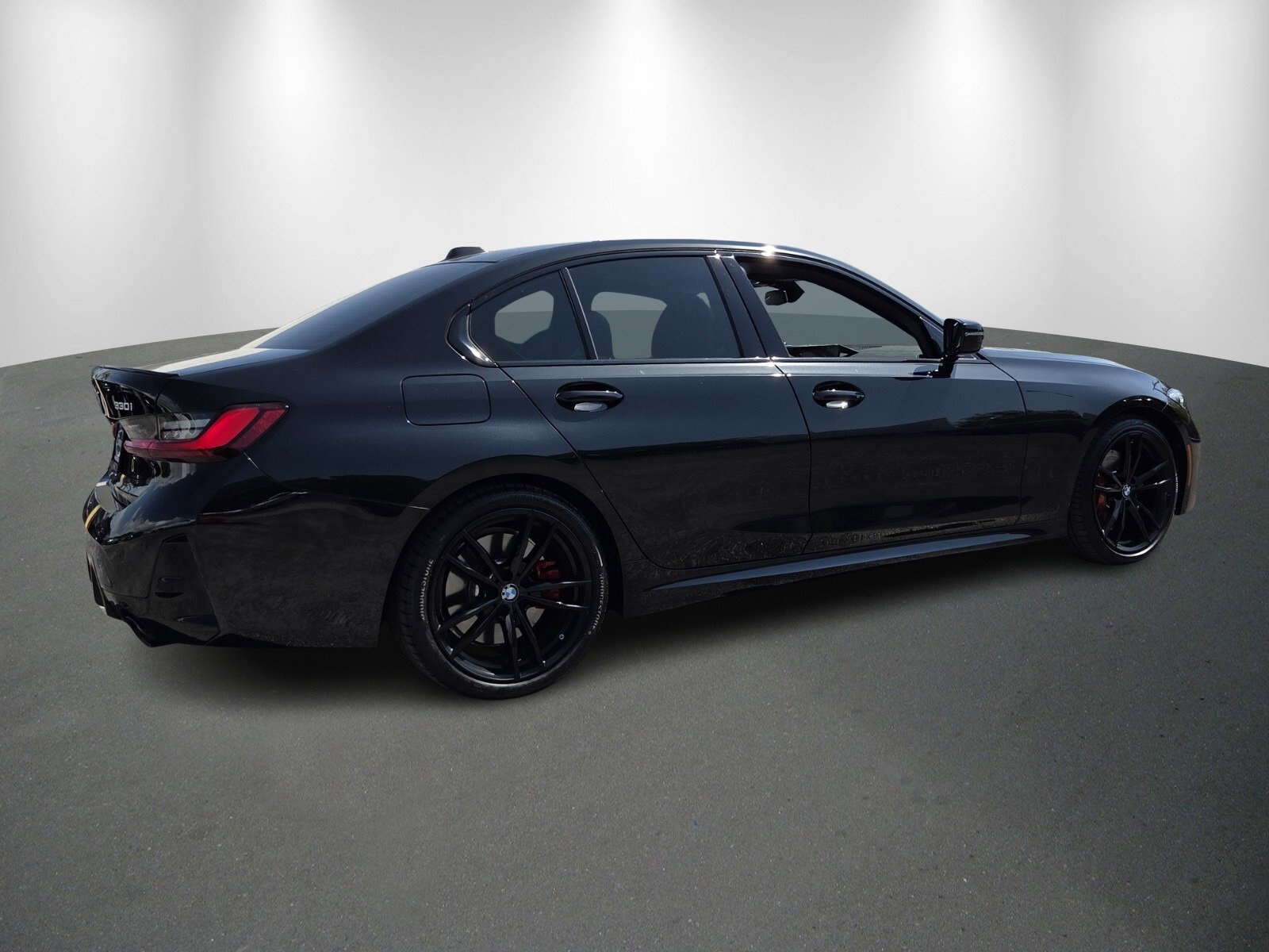 Certified 2024 BMW 330i Sedan w/ M Sport Package RWD image 7