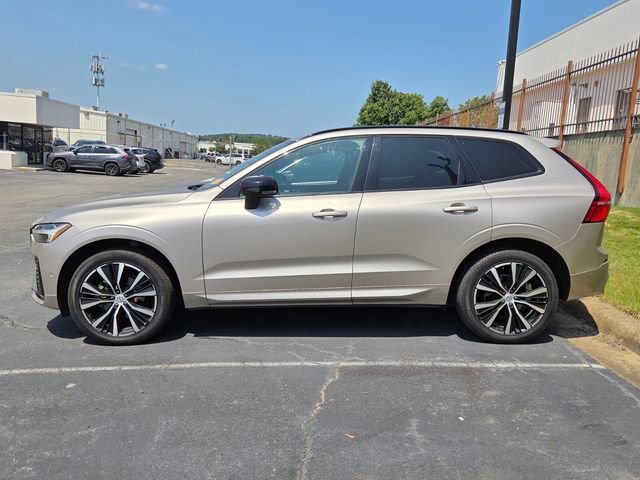 Used 2024 Volvo XC60 B5 Plus AWD/4WD image 2