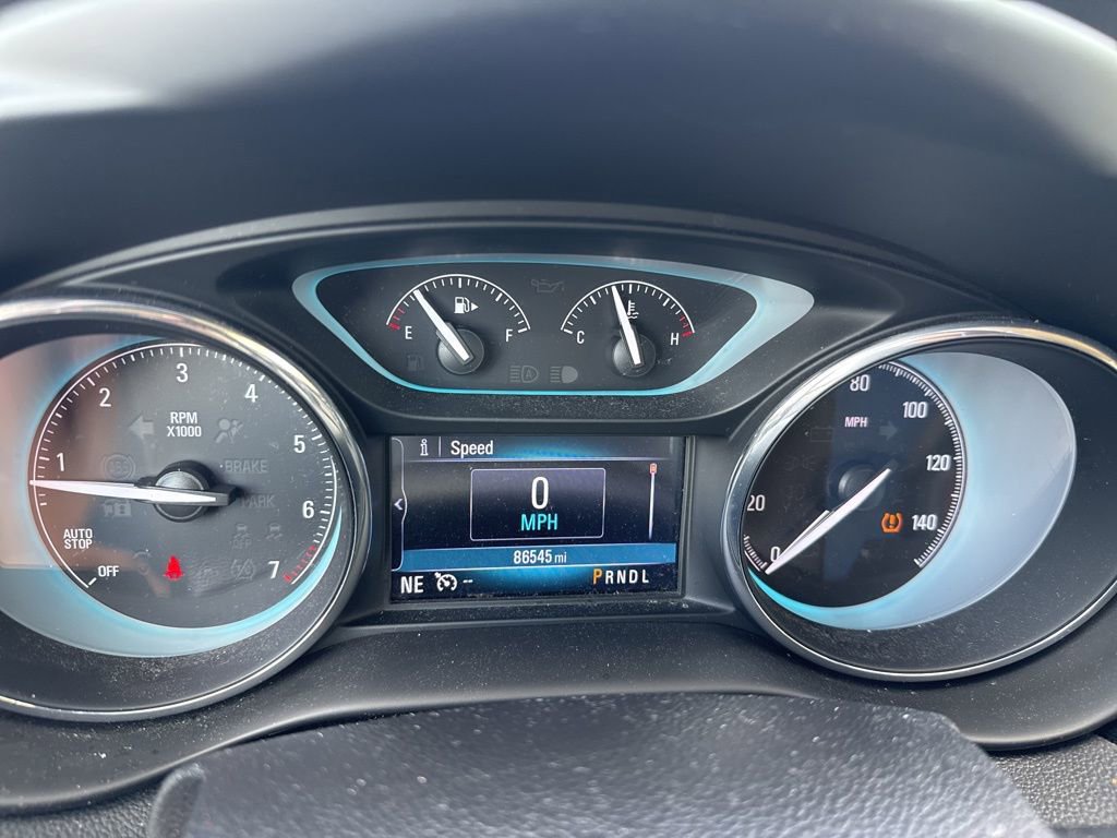 Used 2017 Buick Envision Essence image 2