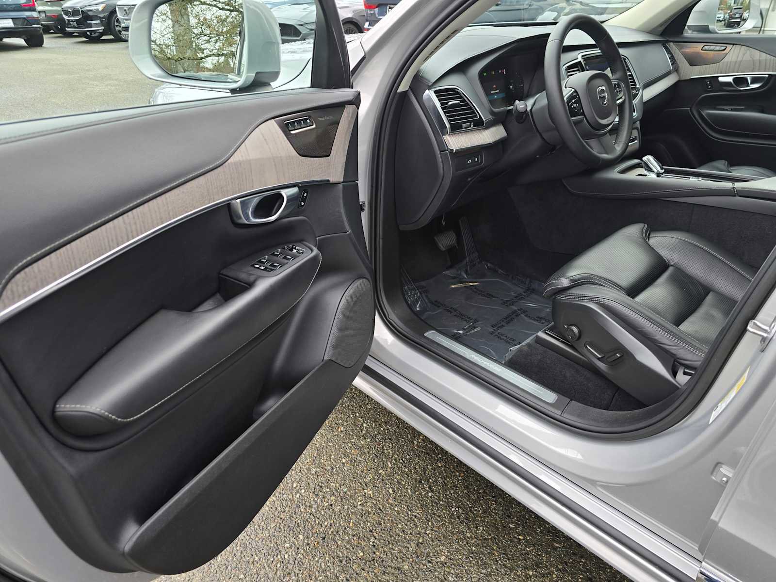 Certified 2023 Volvo XC90 T8 Ultimate w/ Protection Package Premier image 21