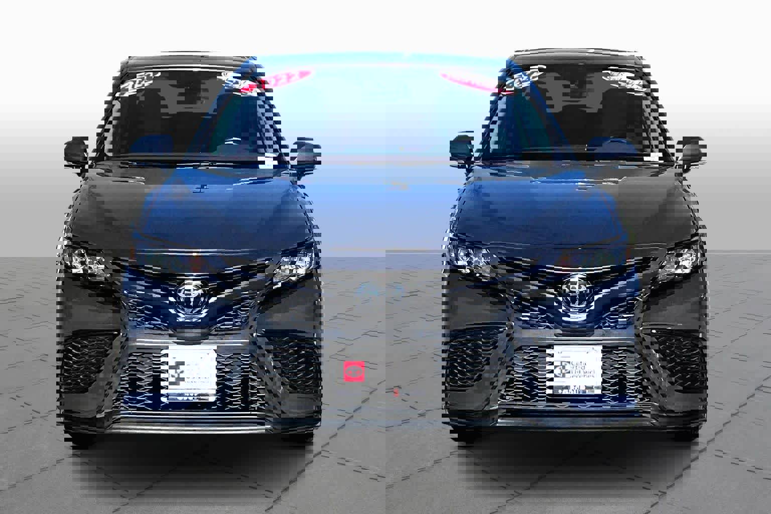 Certified 2022 Toyota Camry SE image 3