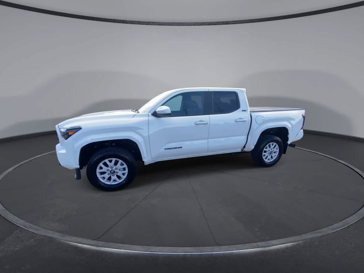 Certified 2024 Toyota Tacoma SR5 AWD/4WD image 5