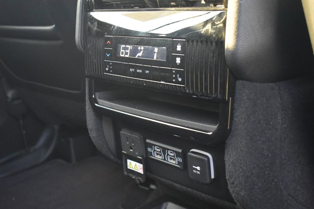 Used 2024 Jeep Wagoneer Series III AWD/4WD image 19