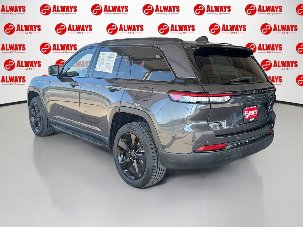 Used 2022 Jeep Grand Cherokee Altitude AWD/4WD image 8