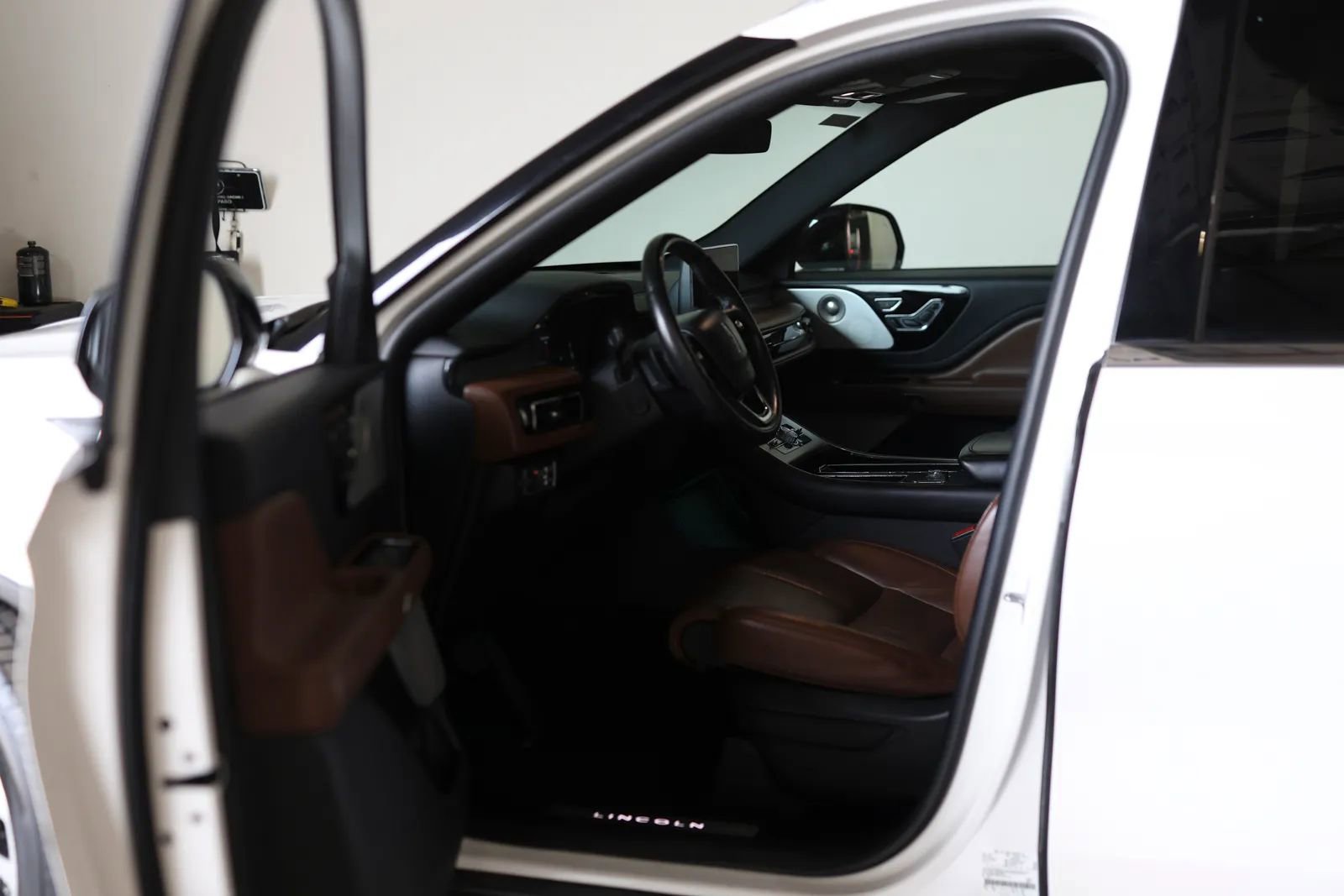 Used 2020 Lincoln Aviator Reserve w/ Equipment Group 201A image 20