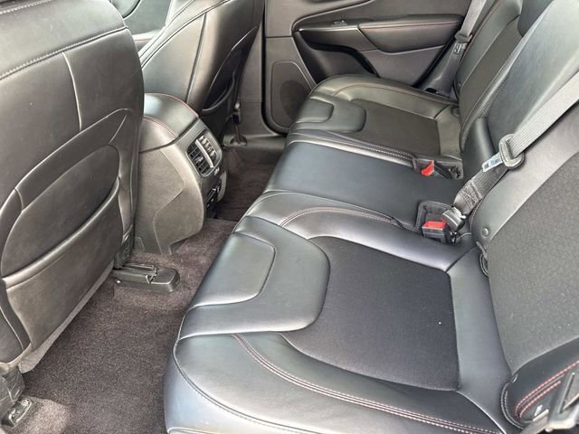 Used 2019 Jeep Cherokee Trailhawk w/ Cold Weather Group image 10