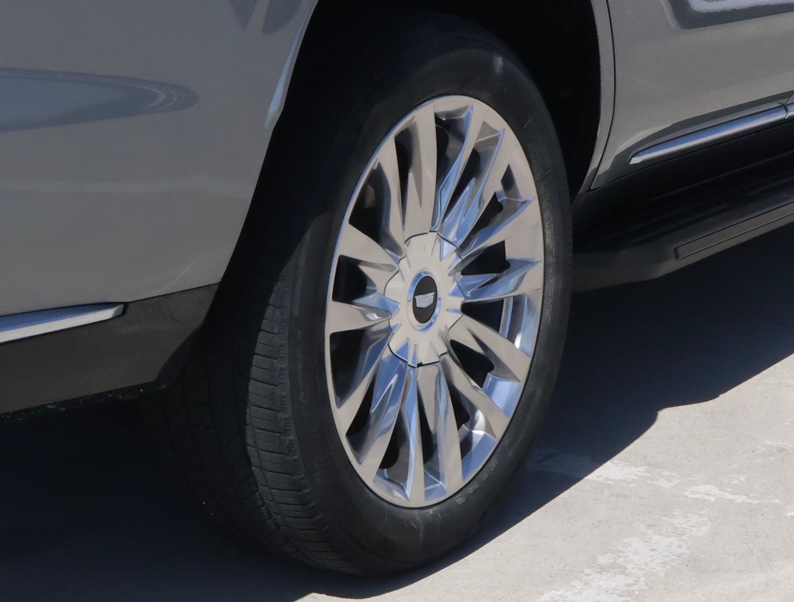Used 2023 Cadillac Escalade Premium Luxury RWD image 12