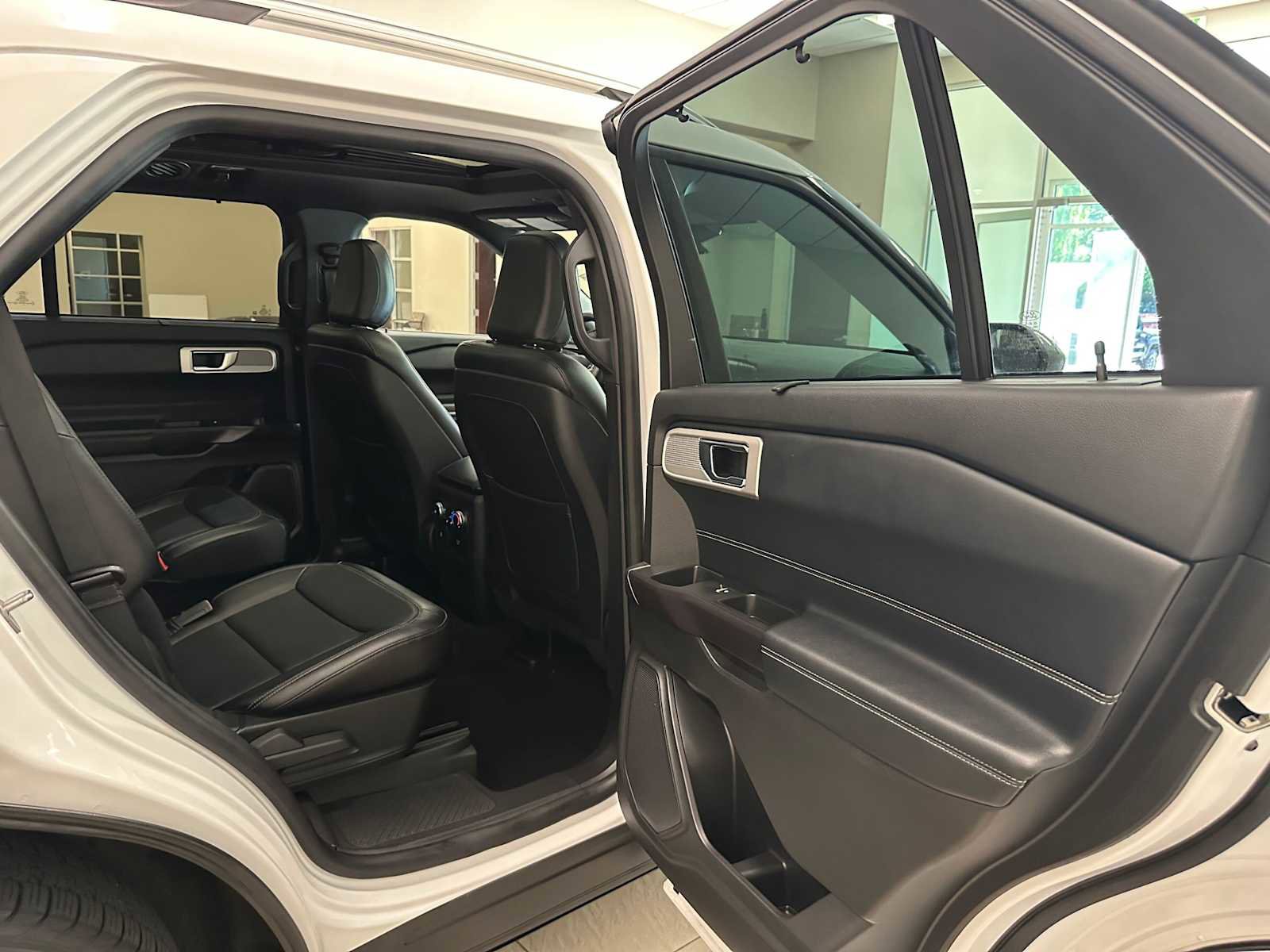 Used 2020 Ford Explorer Limited w/ Class III Trailer Tow Package AWD/4WD image 28