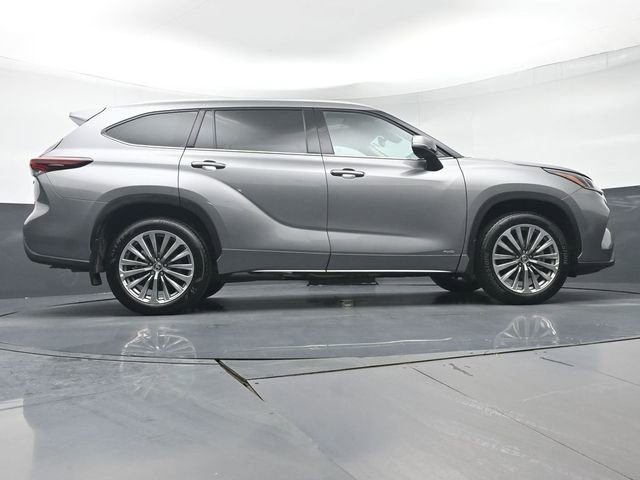 Certified 2025 Toyota Highlander XLE image 45