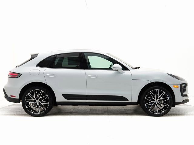 Certified 2025 Porsche Macan image 34
