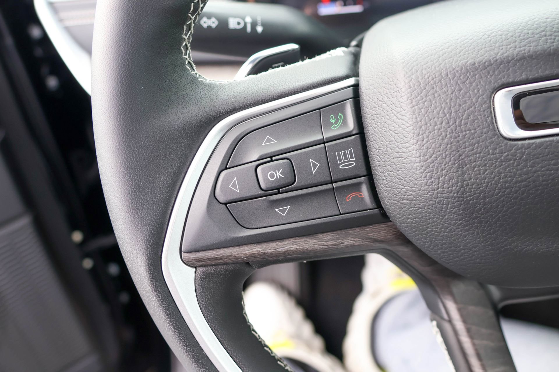 New 2025 Jeep Grand Cherokee Limited w/ Black Appearance Package image 26