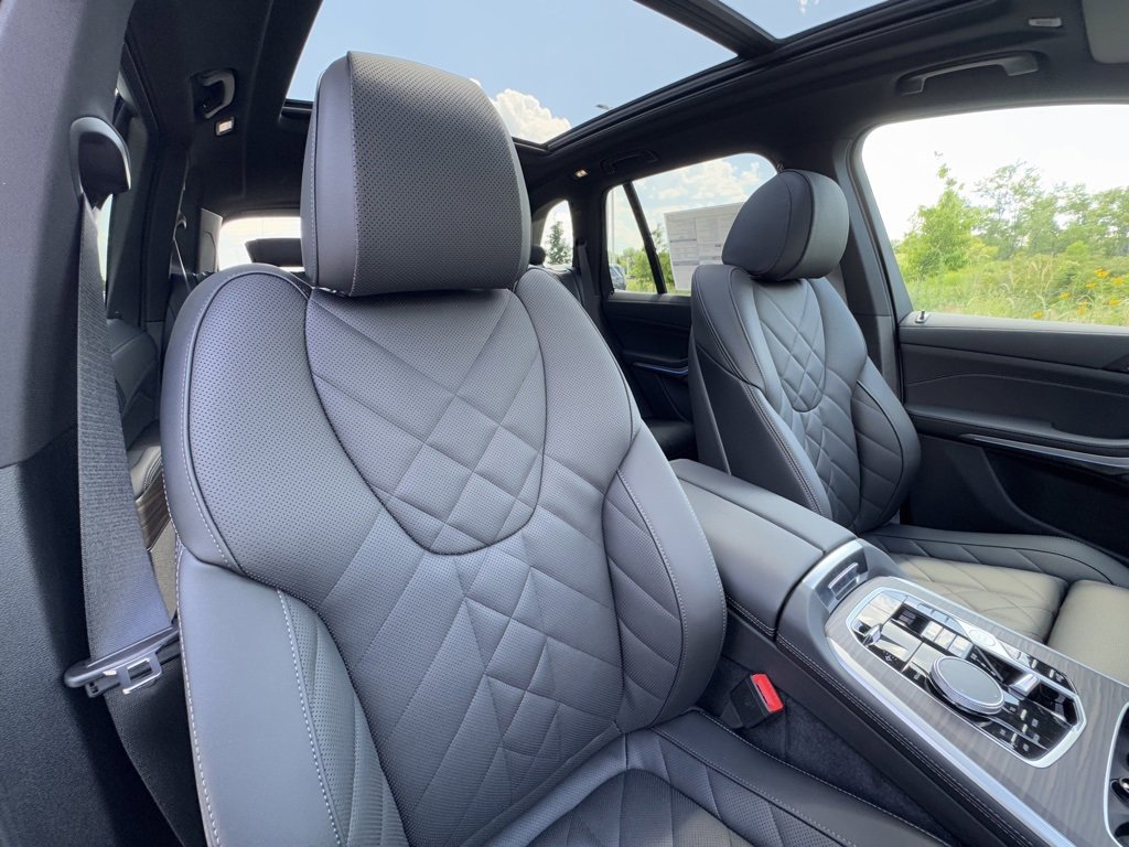 Used 2026 BMW X5 xDrive50e w/ Premium Package image 26