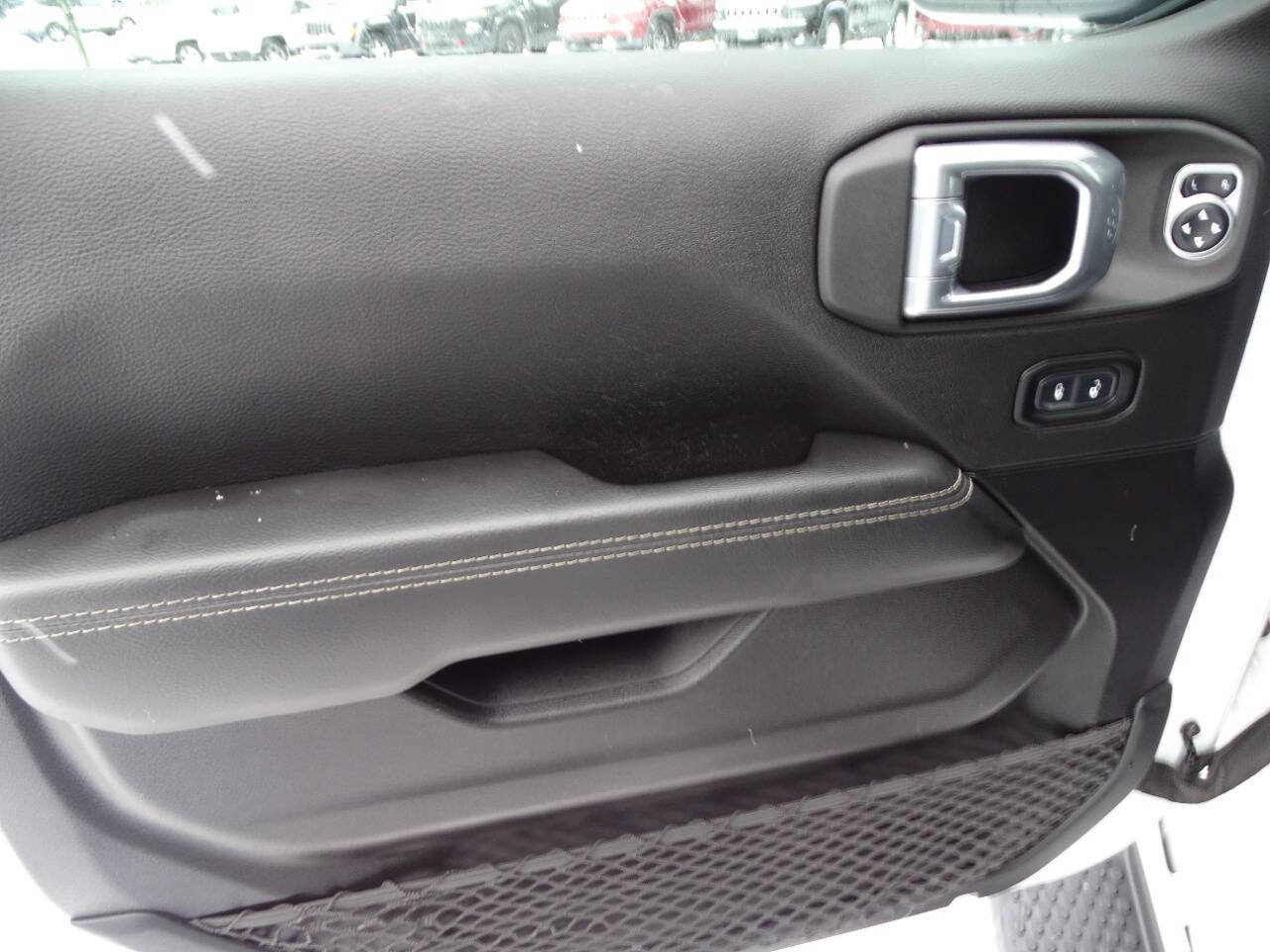 Used 2021 Jeep Wrangler Unlimited Sahara AWD/4WD image 17