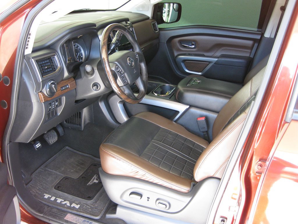 Used 2019 Nissan Titan Platinum Reserve image 13