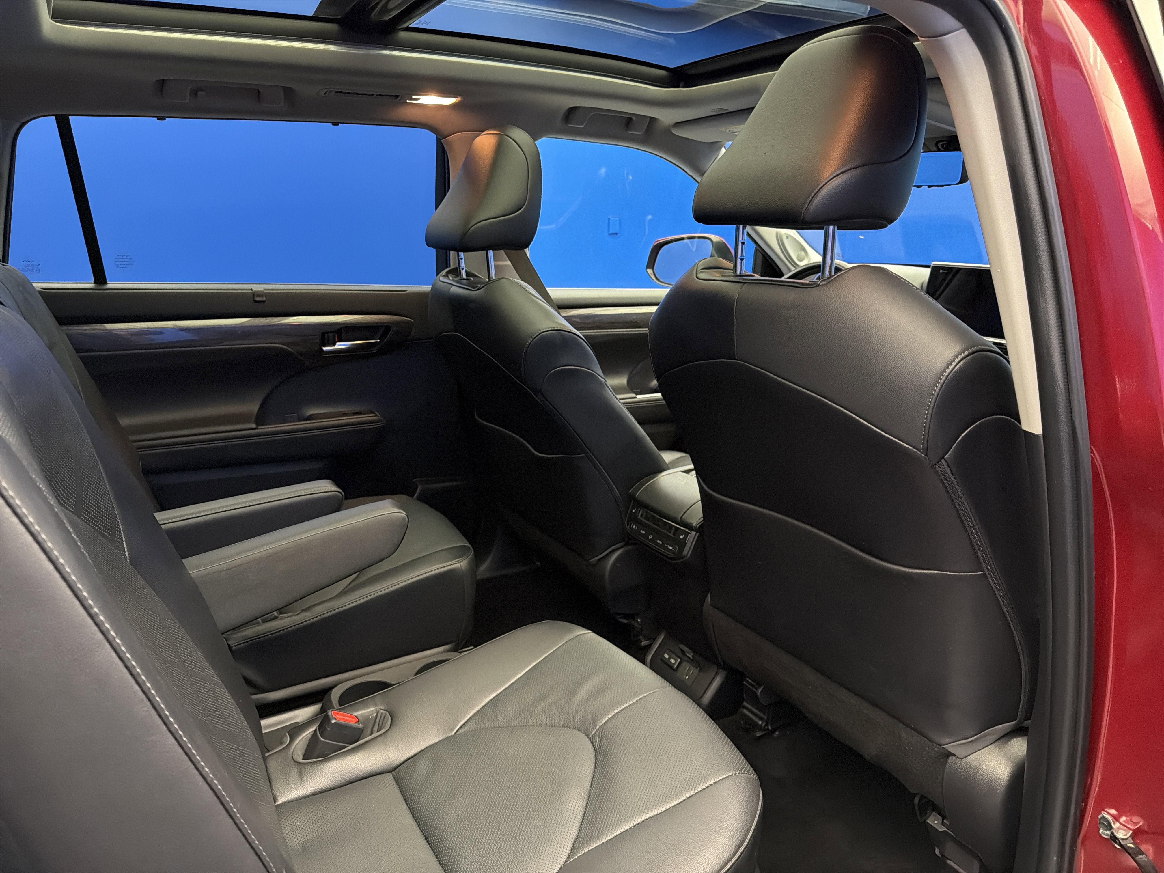 Used 2022 Toyota Highlander Platinum image 30