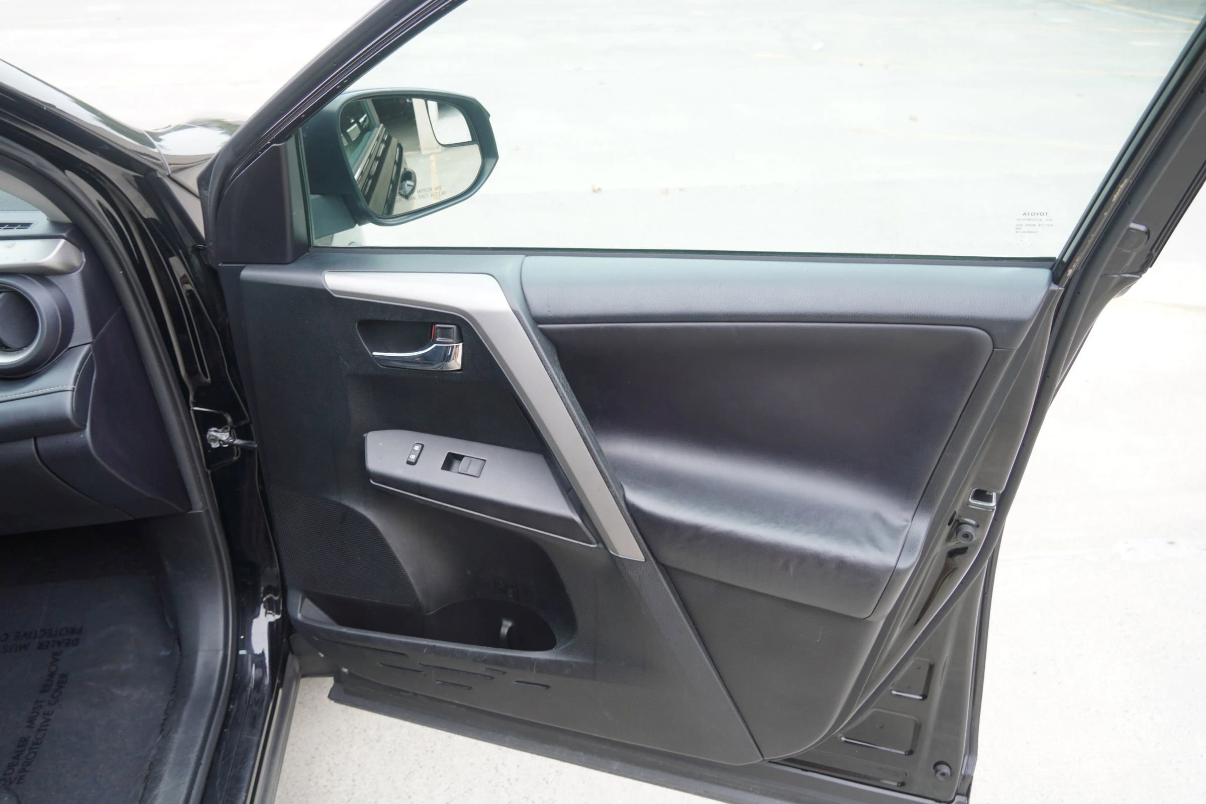 Used 2017 Toyota RAV4 XLE image 19