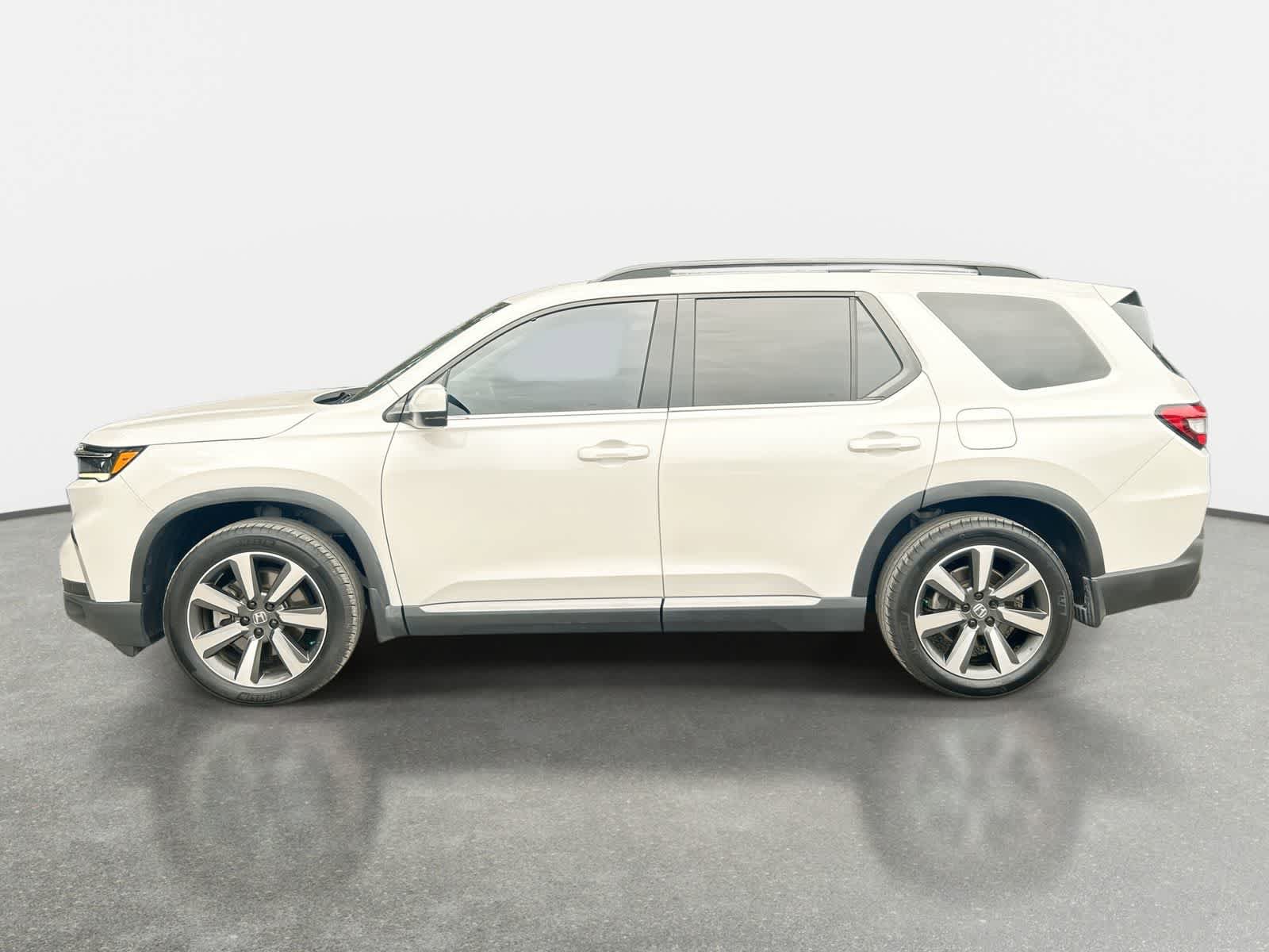 Used 2023 Honda Pilot Touring image 4