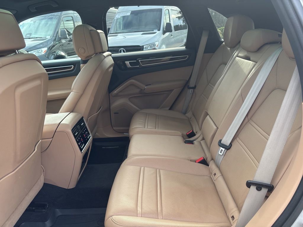 Used 2022 Porsche Cayenne Platinum Edition image 20