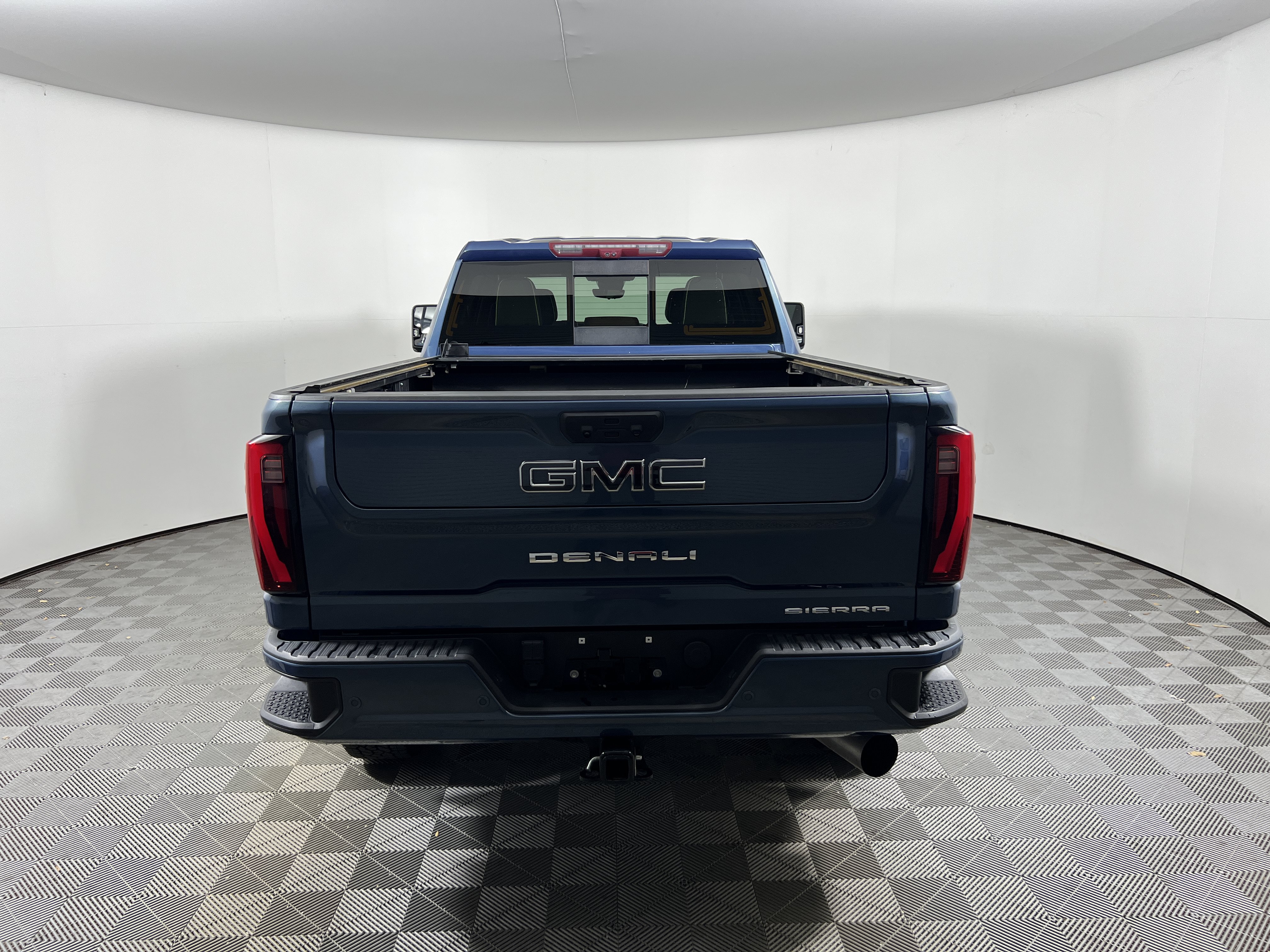 Used 2024 GMC Sierra 2500 Denali Ultimate AWD/4WD image 4
