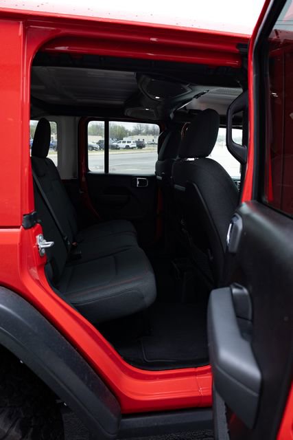 Used 2025 Jeep Wrangler Unlimited Rubicon w/ Convenience Group image 31