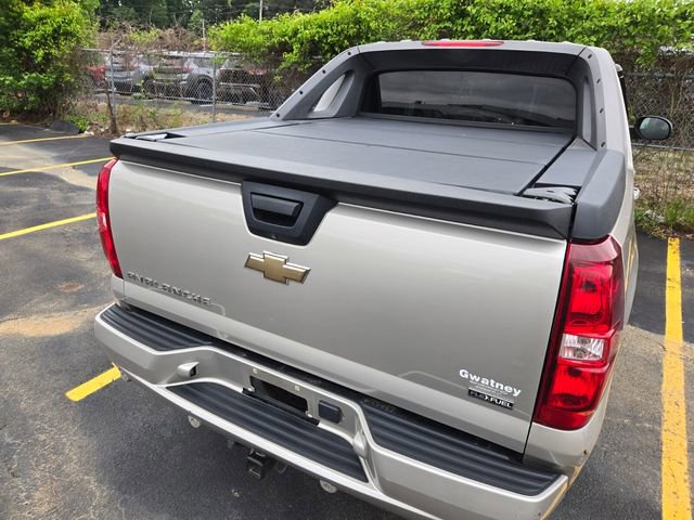 Used 2009 Chevrolet Avalanche LT w/ Convenience Package #1 AWD/4WD image 9