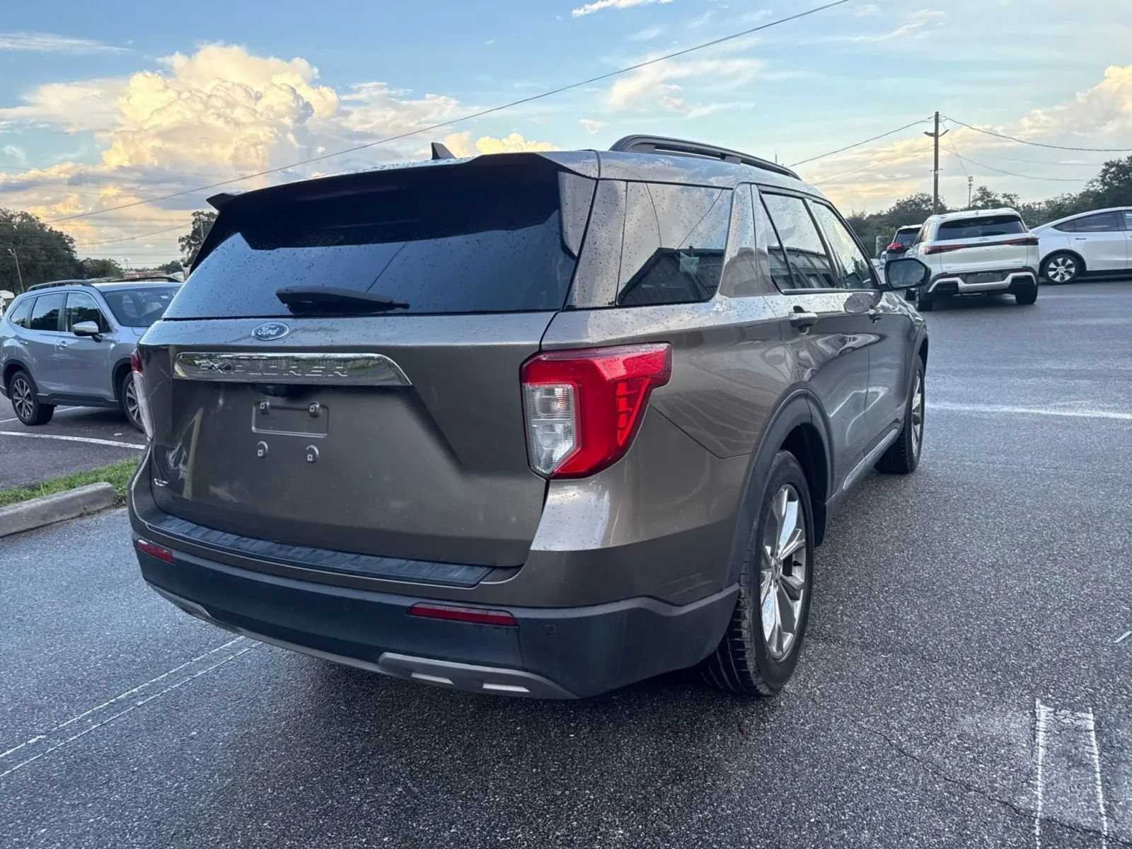 Used 2021 Ford Explorer XLT w/ Equipment Group 202A RWD image 10